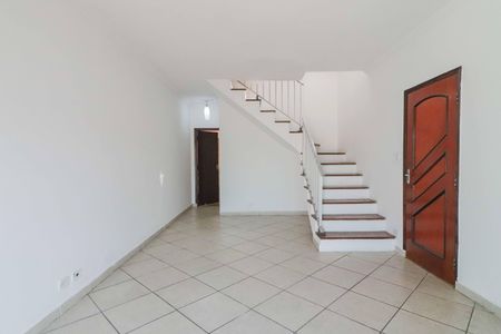 Casa à venda com 185m², 4 quartos e 2 vagasSala