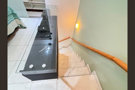 Apartamento para alugar com 52m², 1 quarto e 1 vagaEscada