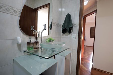 Apartamento à venda com 100m², 3 quartos e 2 vagas Apartamento à venda com 100m², 3 quartos e 2 vagasBanheiro social
