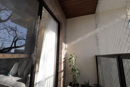 Apartamento à venda com 100m², 3 quartos e 2 vagas Apartamento à venda com 100m², 3 quartos e 2 vagasSacada