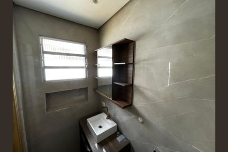 Casa à venda com 499m², 5 quartos e 8 vagasBanheiro da Suíte 2