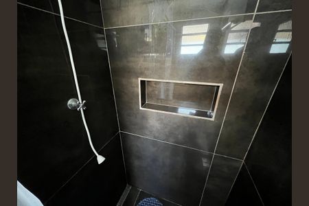 Casa à venda com 499m², 5 quartos e 8 vagasBanheiro da Suíte 2