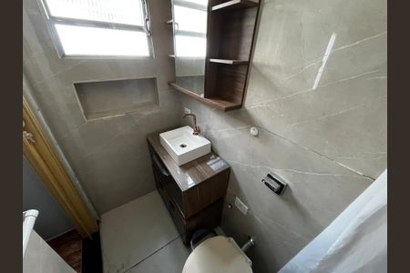 Casa à venda com 499m², 5 quartos e 8 vagasBanheiro da Suíte 2
