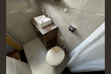 Casa à venda com 499m², 5 quartos e 8 vagasBanheiro da Suíte 2