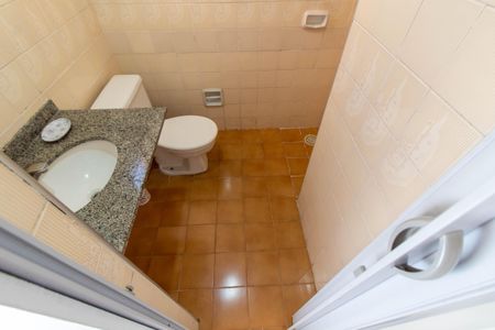 Banheiro social de kitnet/studio para alugar com 1 quarto, 47m² em Botafogo, Campinas