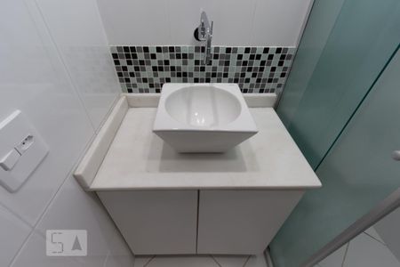 Apartamento para alugar com 57m², 2 quartos e 1 vaga Apartamento para alugar com 57m², 2 quartos e 1 vagaBanheiro social
