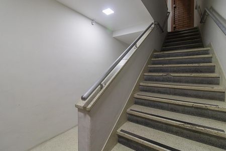 Apartamento para alugar com 56m², 2 quartos e sem vagaEscadas