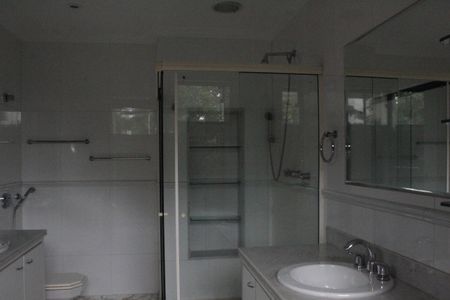 Casa de condomínio à venda com 800m², 5 quartos e 5 vagasBanheiro da Suíte 1