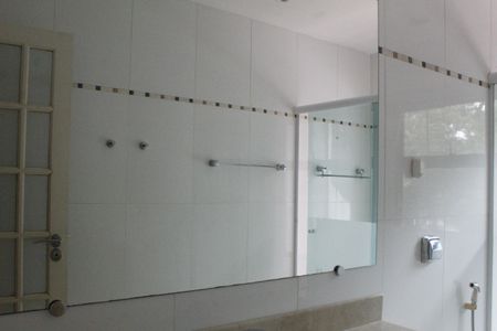 Casa de condomínio à venda com 800m², 5 quartos e 5 vagasBanheiro da Suíte 3