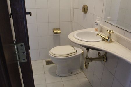 Casa de condomínio à venda com 800m², 5 quartos e 5 vagasLavabo