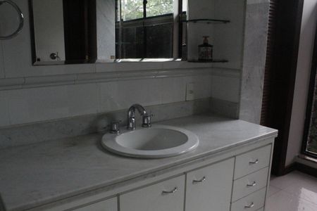 Casa de condomínio à venda com 800m², 5 quartos e 5 vagasBanheiro 2