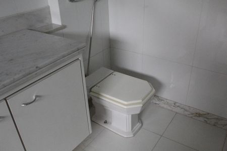 Casa de condomínio à venda com 800m², 5 quartos e 5 vagasBanheiro da Suíte 1
