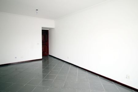 Sala de apartamento para alugar com 2 quartos, 105m² em Olaria, Rio de Janeiro