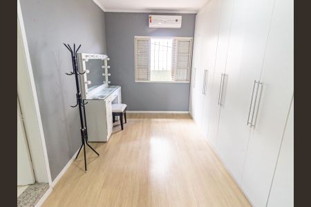 Casa à venda com 270m², 3 quartos e 1 vagaSuíte