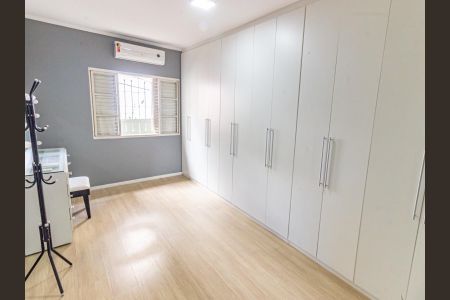 Casa à venda com 270m², 3 quartos e 1 vagaSuíte