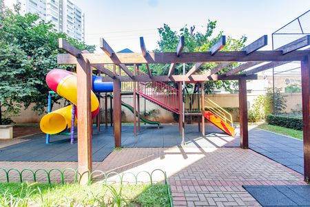 Apartamento para alugar com 50m², 2 quartos e 1 vaga Apartamento para alugar com 50m², 2 quartos e 1 vagaÁrea comum - Playground