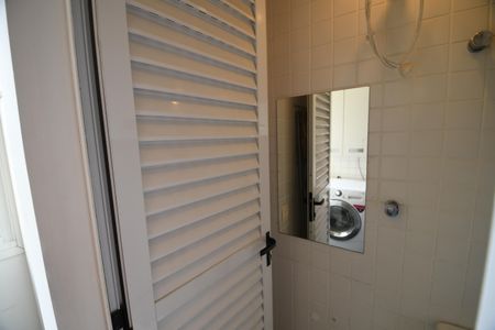 Apartamento para alugar com 189m², 3 quartos e 3 vagasBanheiro de Serviço