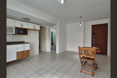Sala  de kitnet/studio à venda com 1 quarto, 50m² em Recreio dos Bandeirantes, Rio de Janeiro