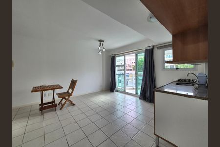 Sala  de kitnet/studio à venda com 1 quarto, 50m² em Recreio dos Bandeirantes, Rio de Janeiro