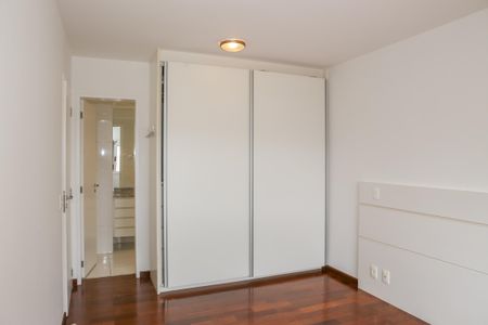 Apartamento à venda com 138m², 3 quartos e 2 vagas Apartamento à venda com 138m², 3 quartos e 2 vagasSuíte 1