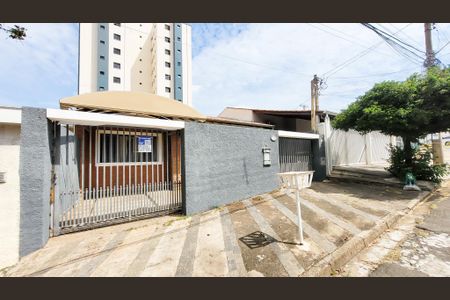 Casa à venda com 291m², 4 quartos e 2 vagas Casa à venda com 291m², 4 quartos e 2 vagasÁrea comum