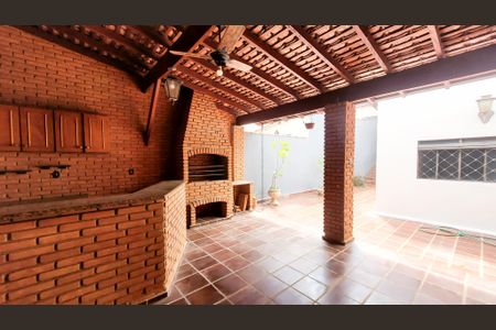 Casa à venda com 291m², 4 quartos e 2 vagas Casa à venda com 291m², 4 quartos e 2 vagasChurrasqueira