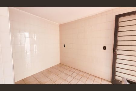 Casa à venda com 291m², 4 quartos e 2 vagas Casa à venda com 291m², 4 quartos e 2 vagasLavanderia