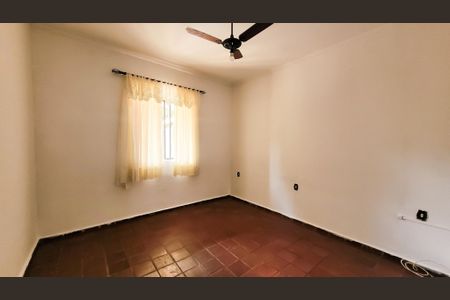 Casa à venda com 291m², 4 quartos e 2 vagas Casa à venda com 291m², 4 quartos e 2 vagasQuarto1