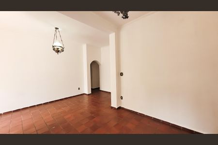 Casa à venda com 291m², 4 quartos e 2 vagas Casa à venda com 291m², 4 quartos e 2 vagasSala