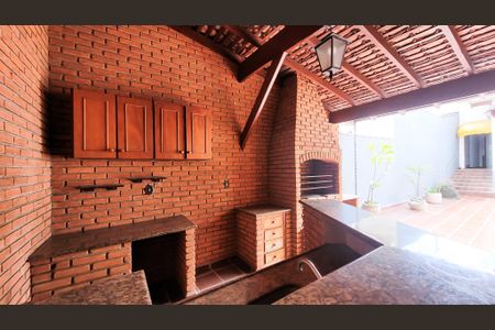 Casa à venda com 291m², 4 quartos e 2 vagas Casa à venda com 291m², 4 quartos e 2 vagasChurrasqueira