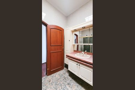 Casa à venda com 291m², 4 quartos e 2 vagas Casa à venda com 291m², 4 quartos e 2 vagasBanheiro Social