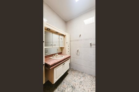 Casa à venda com 291m², 4 quartos e 2 vagas Casa à venda com 291m², 4 quartos e 2 vagasBanheiro Social