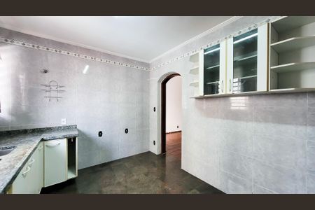 Casa à venda com 291m², 4 quartos e 2 vagas Casa à venda com 291m², 4 quartos e 2 vagasCozinha