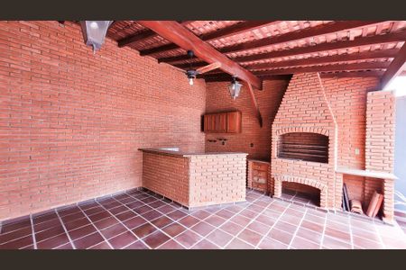 Casa à venda com 291m², 4 quartos e 2 vagas Casa à venda com 291m², 4 quartos e 2 vagasChurrasqueira