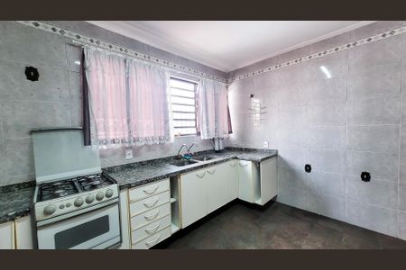 Casa à venda com 291m², 4 quartos e 2 vagas Casa à venda com 291m², 4 quartos e 2 vagasCozinha