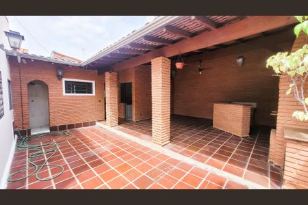 Casa à venda com 291m², 4 quartos e 2 vagas Casa à venda com 291m², 4 quartos e 2 vagasChurrasqueira