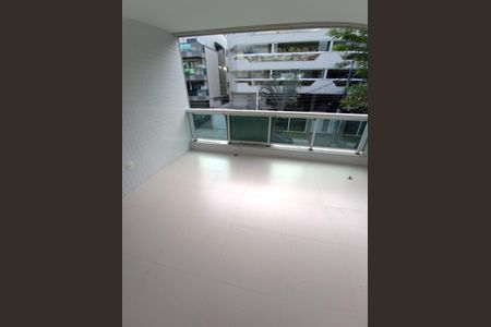 Apartamento à venda com 177m², 4 quartos e 1 vaga Apartamento à venda com 177m², 4 quartos e 1 vagaVaranda