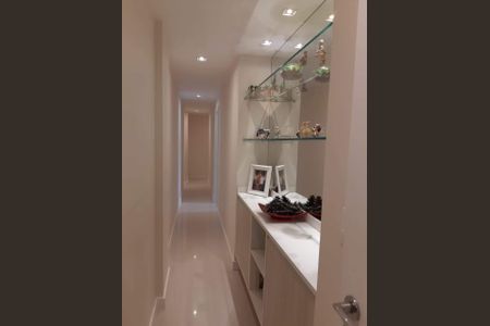 Apartamento à venda com 177m², 4 quartos e 1 vaga Apartamento à venda com 177m², 4 quartos e 1 vagaCorredor