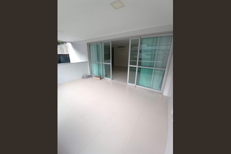Apartamento à venda com 177m², 4 quartos e 1 vaga Apartamento à venda com 177m², 4 quartos e 1 vagaVaranda