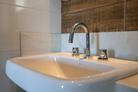 Apartamento à venda com 60m², 2 quartos e 1 vaga Apartamento à venda com 60m², 2 quartos e 1 vagaBanheiro da Suíte