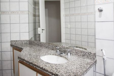 Banheiro social de apartamento para alugar com 2 quartos, 88m² em Vila Olímpia, São Paulo