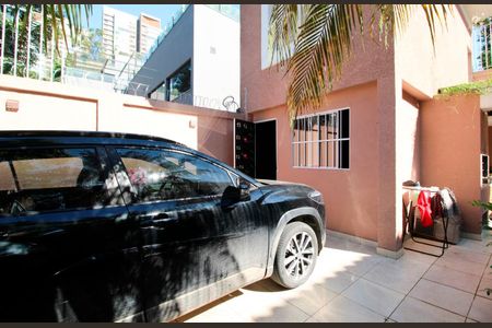 Garagem de casa à venda com 5 quartos, 280m² em Jardim Novo Mundo, São Paulo