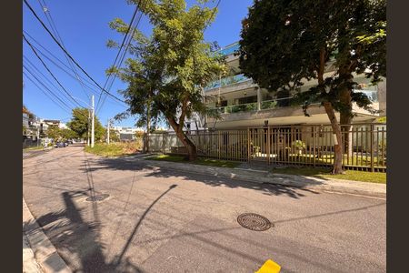 Apartamento para alugar com 85m², 2 quartos e 2 vagas Apartamento para alugar com 85m², 2 quartos e 2 vagasFachada