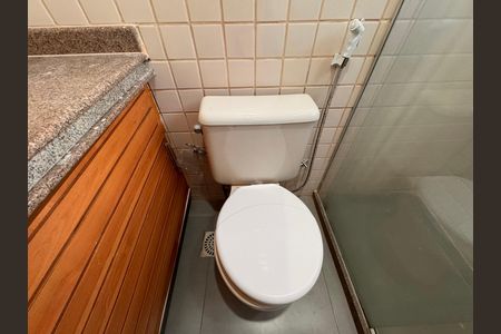 Apartamento para alugar com 85m², 2 quartos e 2 vagas Apartamento para alugar com 85m², 2 quartos e 2 vagasBanheiro da Suíte