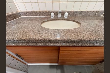 Apartamento para alugar com 85m², 2 quartos e 2 vagas Apartamento para alugar com 85m², 2 quartos e 2 vagasBanheiro da Suíte
