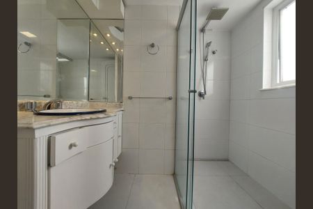 Apartamento à venda com 340m², 2 quartos e 3 vagasBanheiro Social