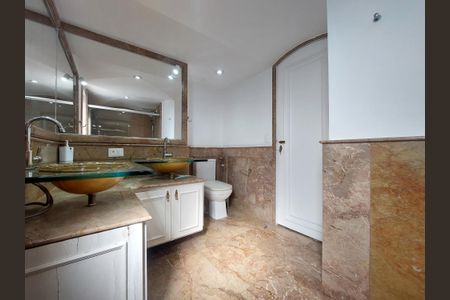 Apartamento à venda com 340m², 2 quartos e 3 vagasBanheiro Suíte 1