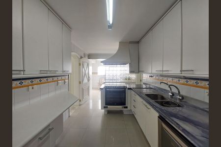 Apartamento à venda com 340m², 2 quartos e 3 vagasCozinha