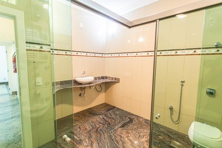 Casa para alugar com 300m², 4 quartos e 3 vagasBanheiro Social