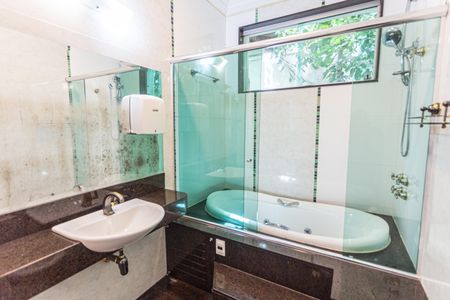 Casa para alugar com 300m², 4 quartos e 3 vagasBanheiro da Suíte